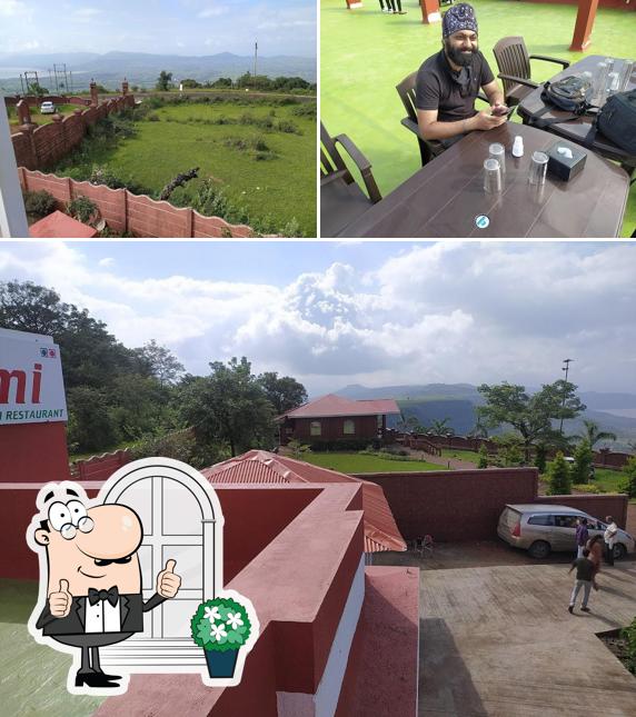 Hotel Laxmi Family Garden Restaurant