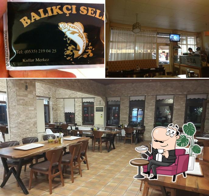 Siéntate a una de las mesas de Balıkçı Selim