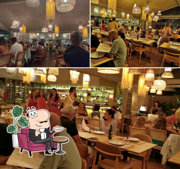 O interior do Victtorio pizzaria e forneria em Búzios