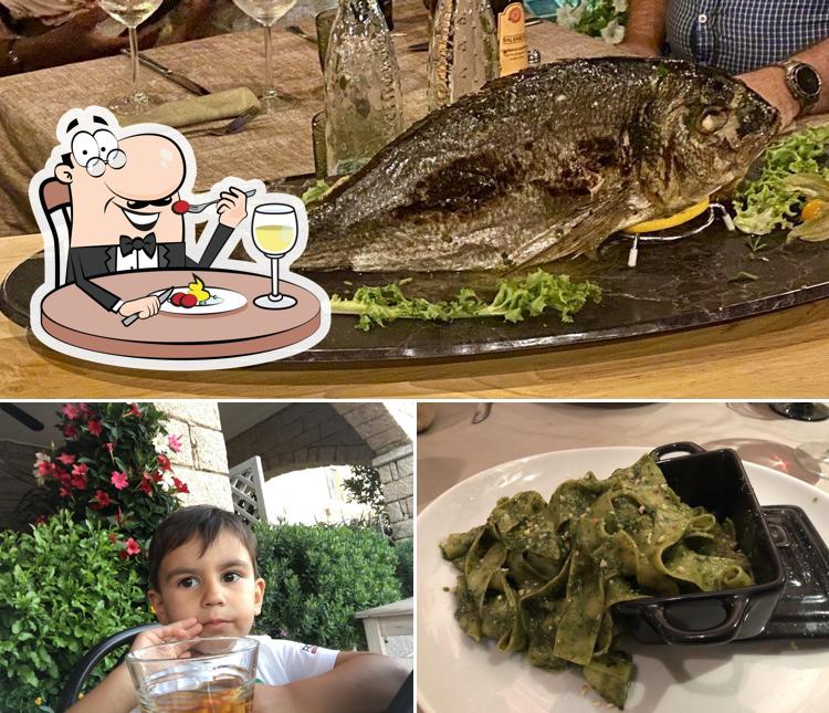 La foto di cibo e bevanda da Retro Risto Cafe