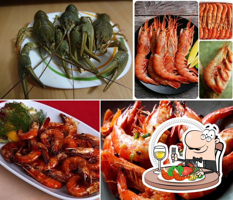 Посетители "Раков 23 Раковарня №1" могут заказать разные блюда из морепродуктов