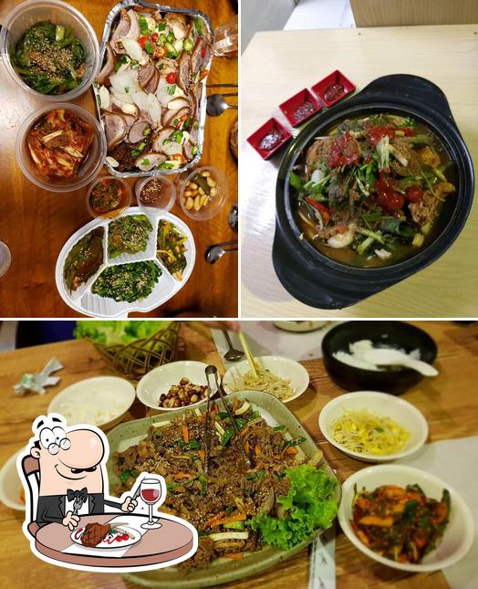 Prove pratos de carne no Restaurante Coreano SunMi (순미식당)