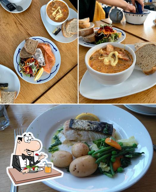 Блюда в "Cafe Fish, Upper Floor, The Pier, Tobermory"