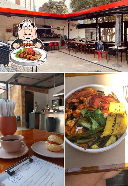 Entre diversos coisas, comida e interior podem ser encontrados no Mama Café