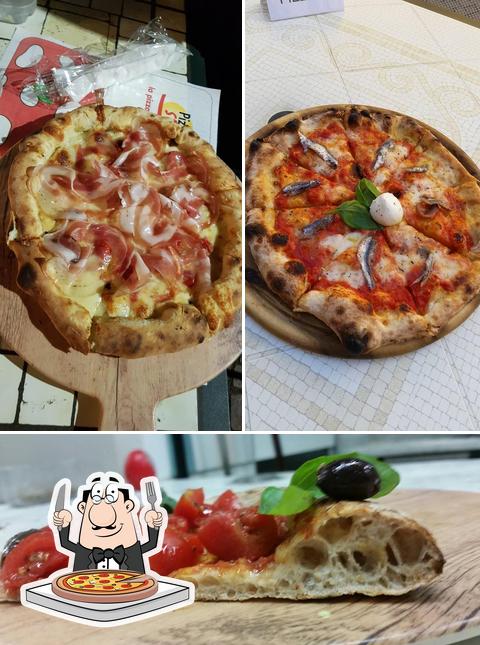 Pick pizza at Pizza Punto E A Capo