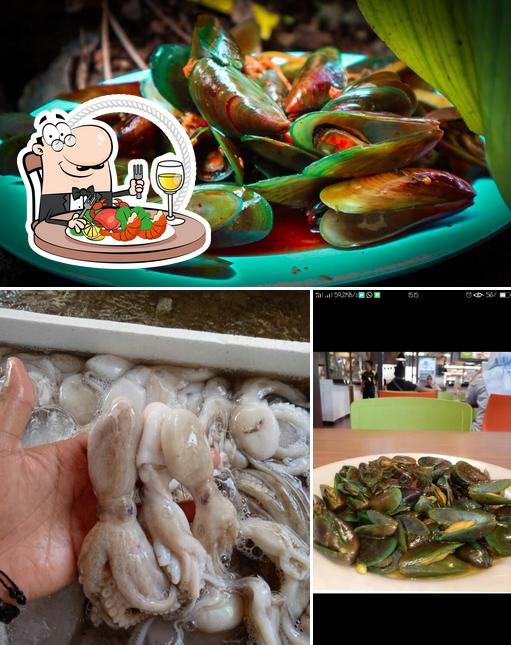 Try out seafood at Dapur Kedai Tutut dan Seafood