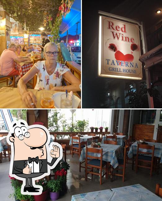 Это снимок ресторана "Red Wine Taverna"