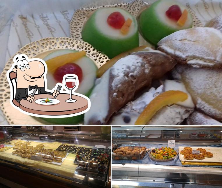 Platti al Pasticceria Gelateria Baratta