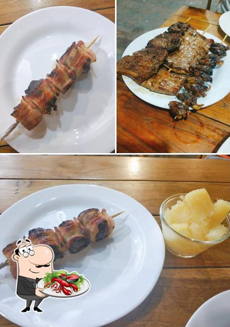Experimente diversos itens de frutos do mar oferecidos no Espeto Bar