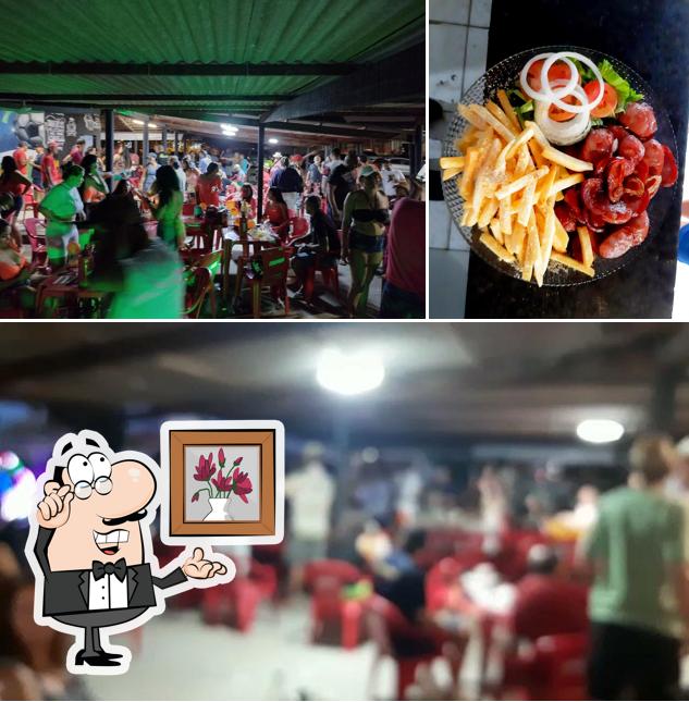 O Escritório's Bar se destaca pelo interior e eu no