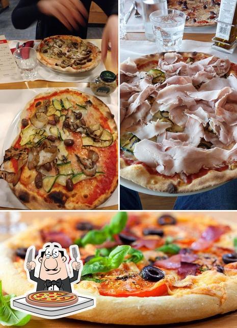 Order pizza at Pizzeria da Michele (Cornuda)
