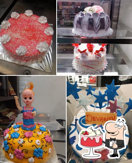 Red velvet cake at CHERRYONTOP