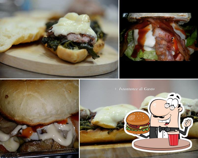 Prova un hamburger a Street Food Neapolis