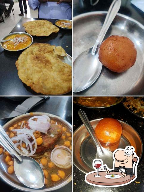 Food at Mahadev Patiswala