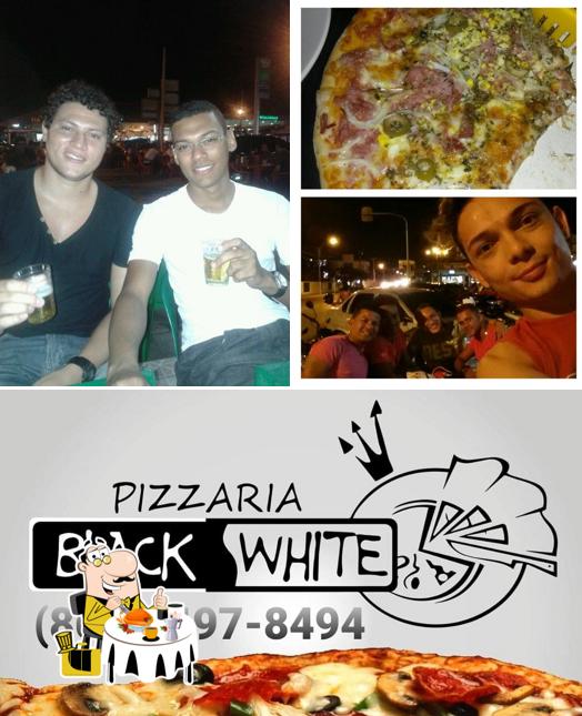 Comida em Pizzaria BLACK WHITE