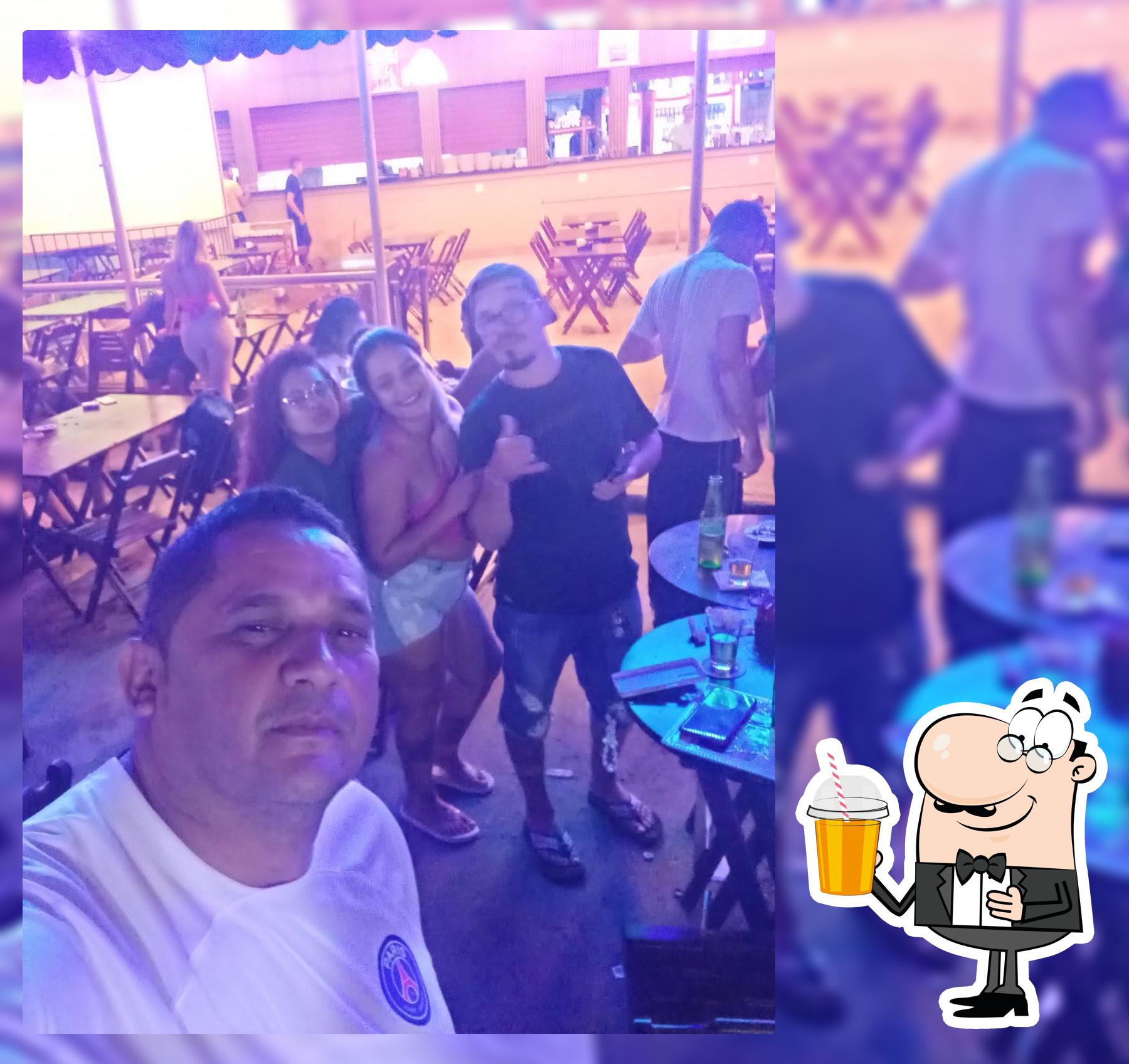 Desfrute de um drinque no Frontera Do Caju