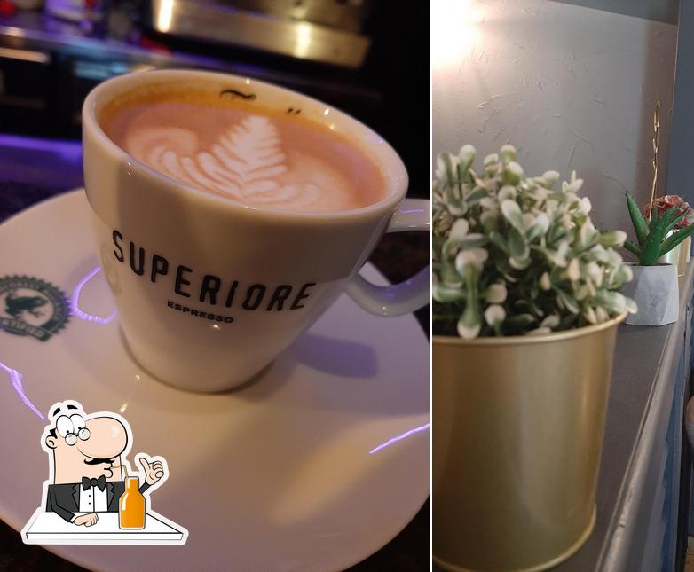 Caffe bar Pink Panther offre un'ampia gamma di drink