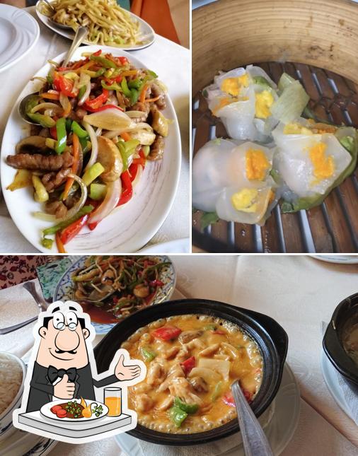 Food at Pe Kin II Chino Thai