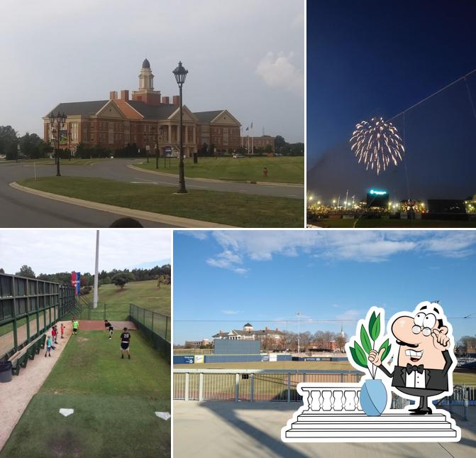 Atrium Health Ballpark in Kannapolis Restaurant reviews