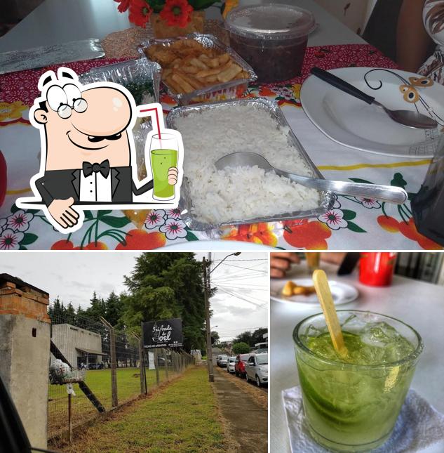 Desfrute de uma bebida no Feijoada do Joel