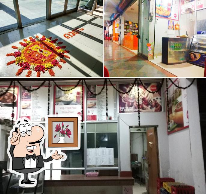 Take a seat at one of the tables at Food Court [IIT -Patna]
