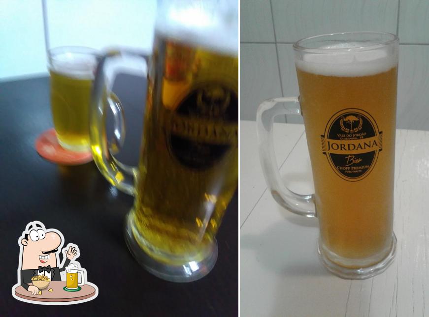 Você pode tomar uma tulipa de cerveja leve ou escura