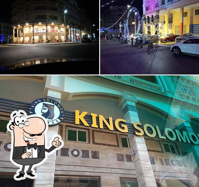 Check out how King Solomon looks outside