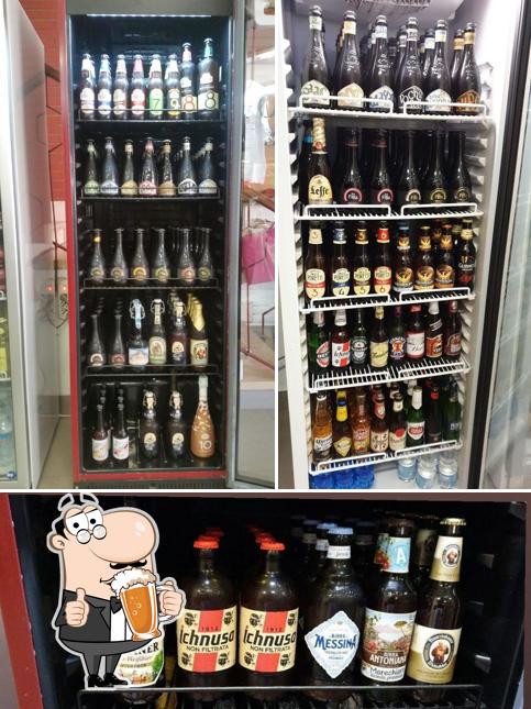 Puoi goderti un rinfrescante bicchiere di birra chiara o scura