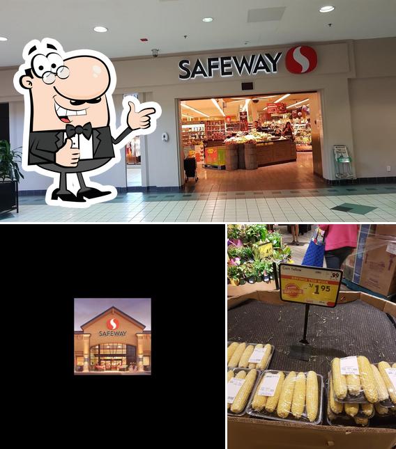 Voir cette photo de Safeway Westbrook Shopping Centre