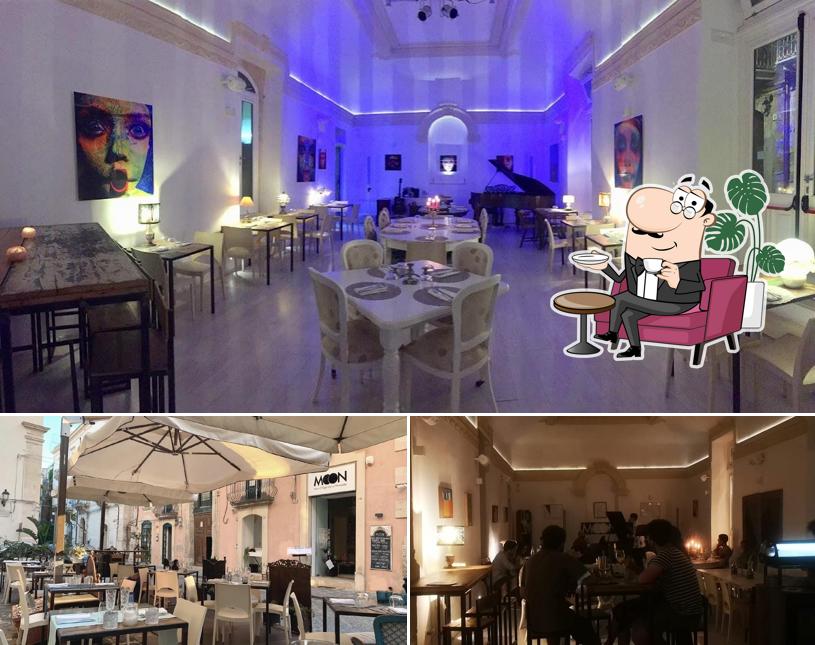 Siediti a un tavolo di MOON Move Ortigia Out of Normality