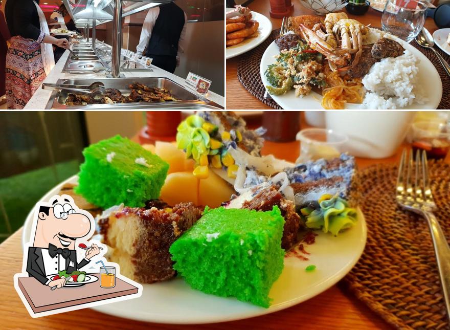 Restaurante Eat & Drink Resturant, Ras alJaima, QXVC+2V3 Nakheel