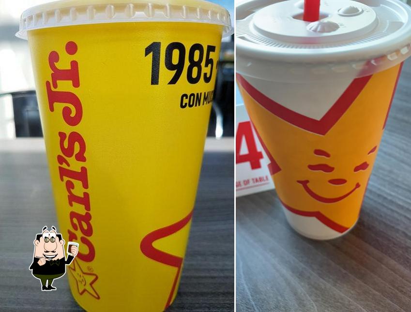 Carl's Jr. Cancún offers a variety of drinks