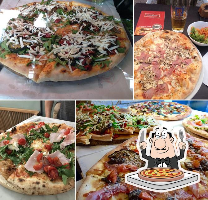 Elige una pizza en TOSTO Italian Cafe & Pizzeria