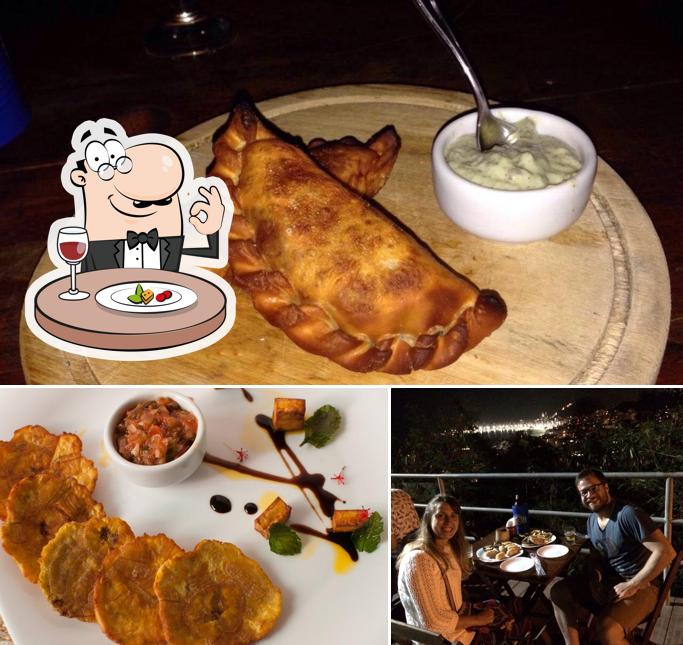 A imagem da comida e interior a Estrelas da Babilônia