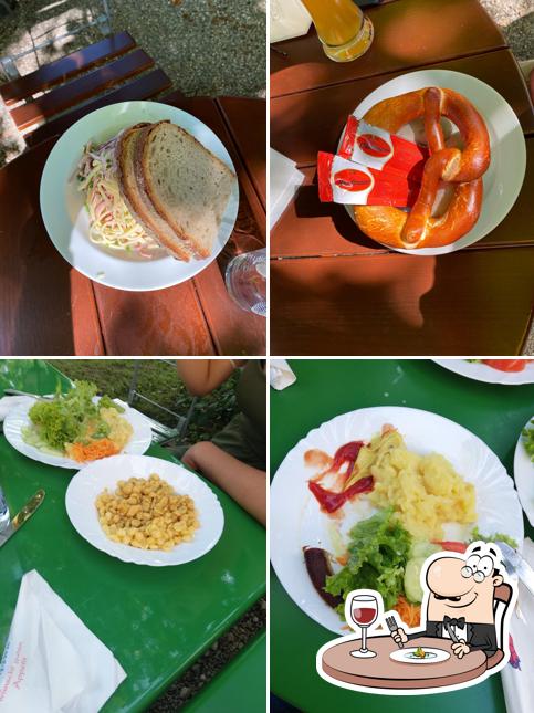 Еда в "Schwanen Biergarten"