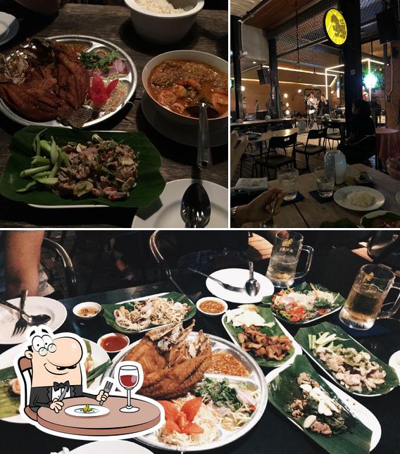 Еда в "มานี มีบาร์ Thai Cuisine & Bar"