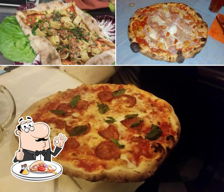 Scegli una pizza a Ristorante Pizzeria al Saraceno