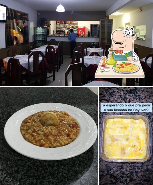 A imagem da comida e interior no Pizzaria Bayuvar