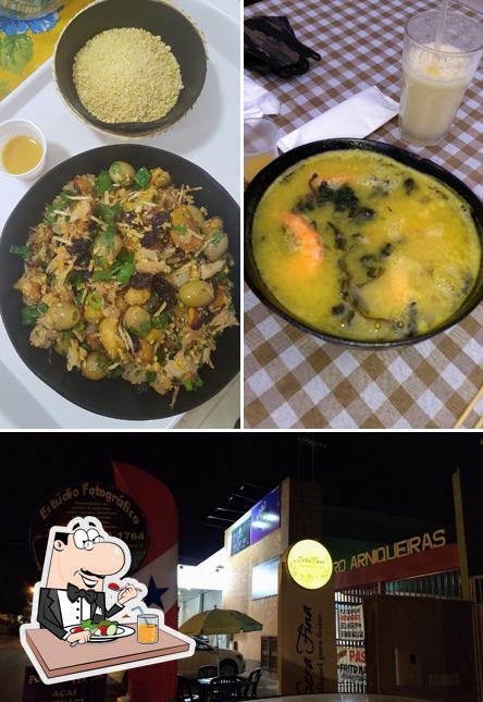A Santo Jambú Gastronomia se destaca pelo comida e exterior