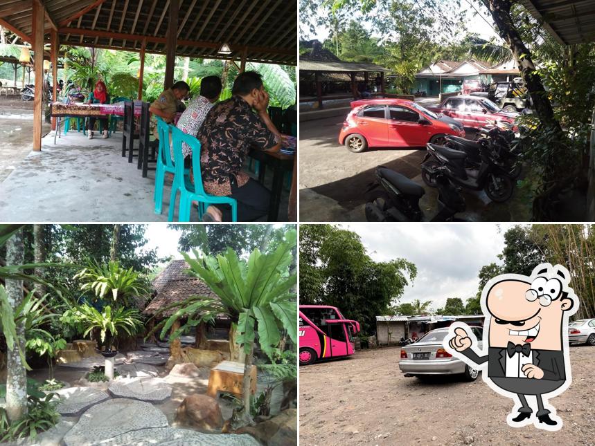 You can get some fresh air at the outside area of Rumah Makan Bonda Merapi