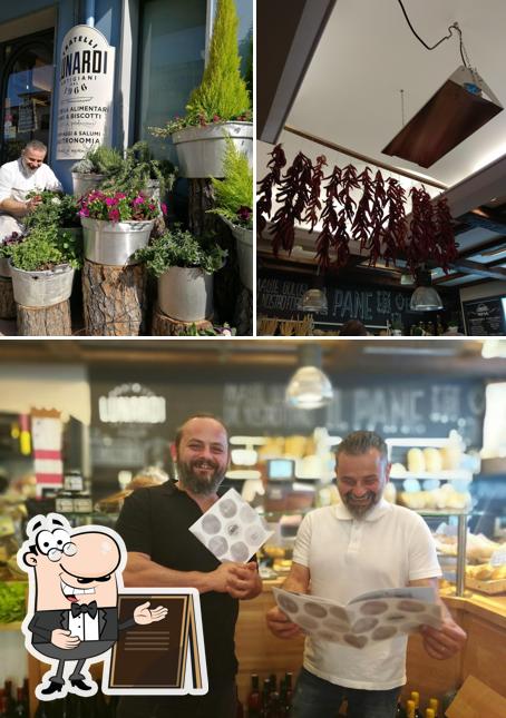 Fratelli Lunardi si caratterizza per la esterno e bancone da bar
