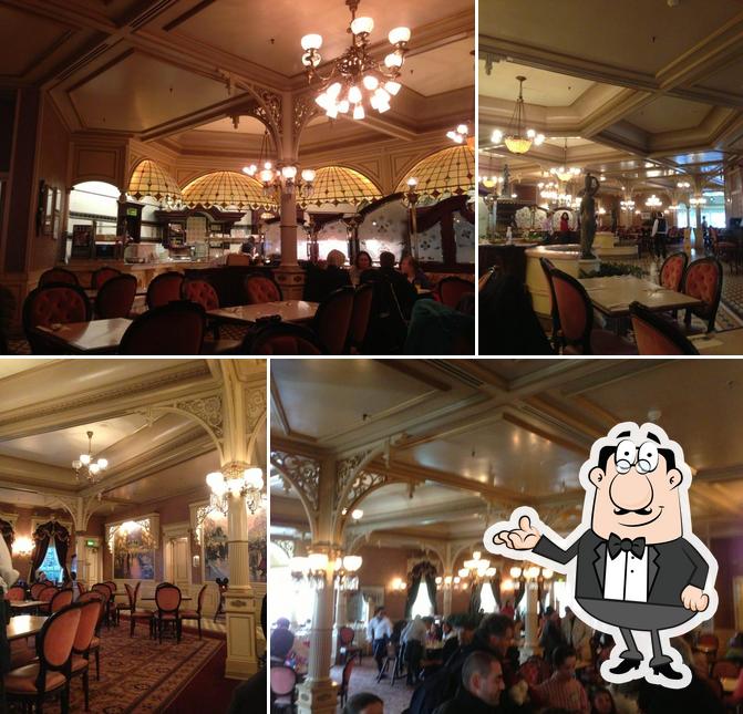 L'intérieur de Plaza Gardens Restaurant