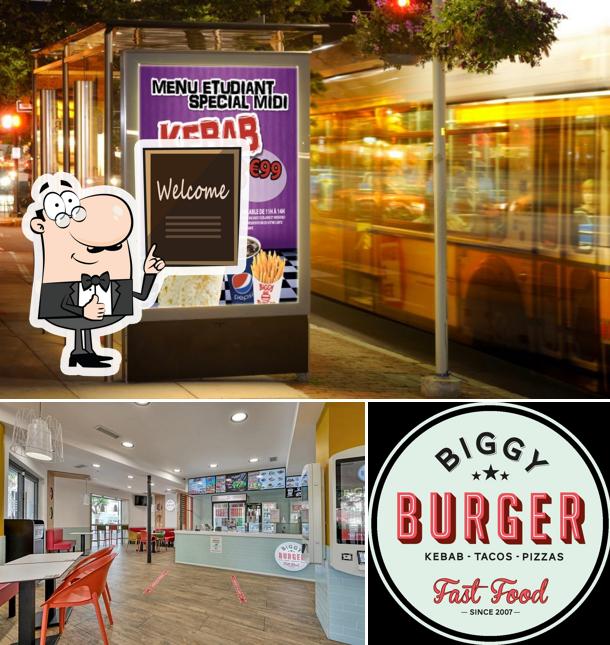 See this picture of Biggy Burger City
