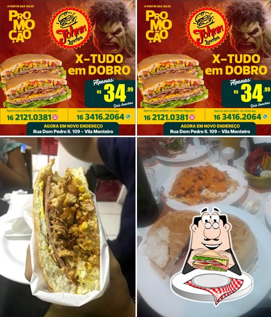 Clube sanduíches em Johnn Lanches