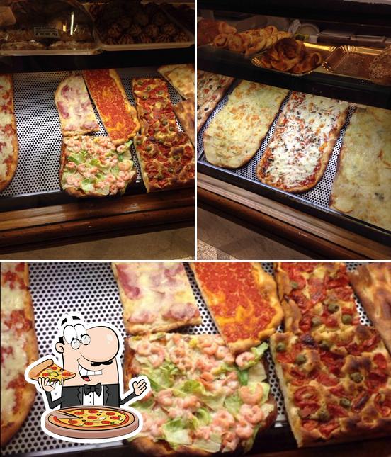 Try out pizza at L'Antico Forno di Piazza Trevi