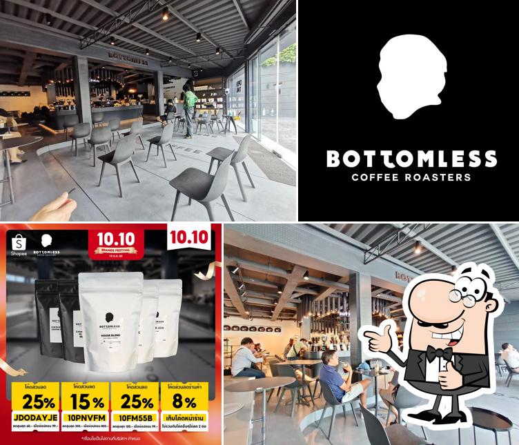 Это изображение кафе "Bottomless"