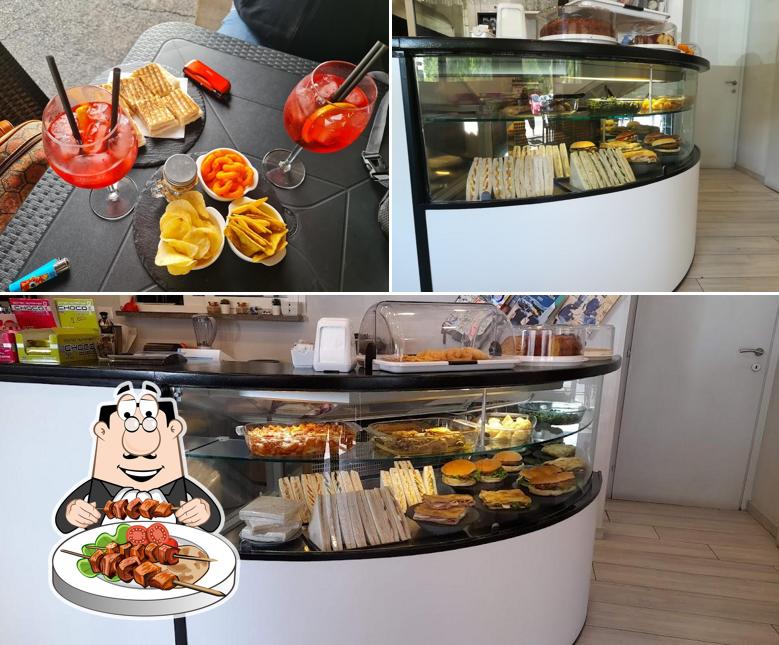 La immagine della cibo e interni di Eleven Bar