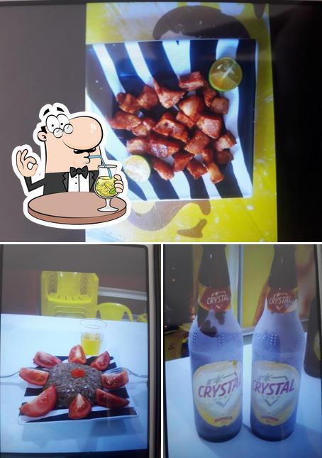 Entre diferentes coisas, bebida e comida podem ser encontrados a Bar Da Pititinha