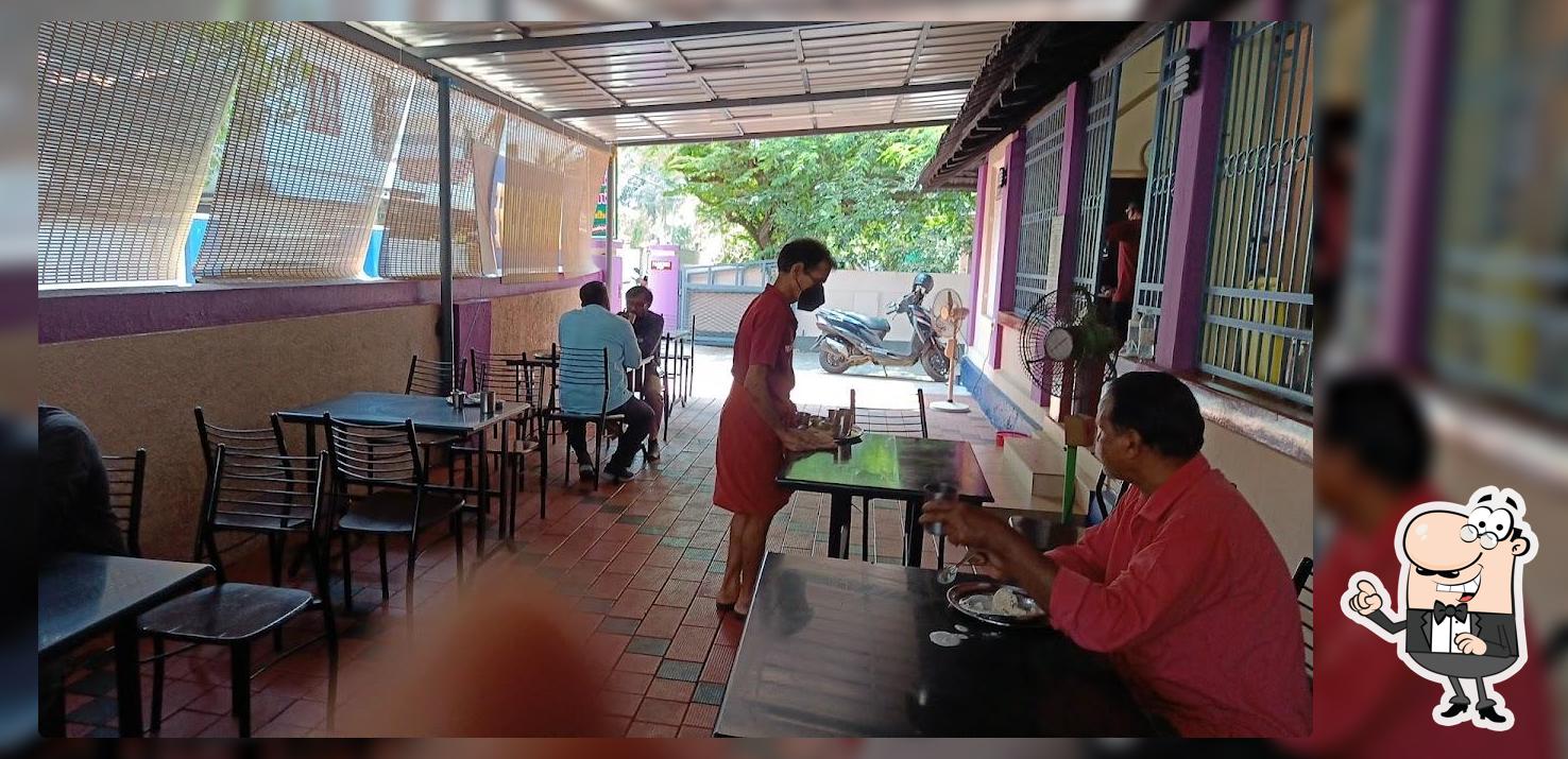 Mani's Cafe