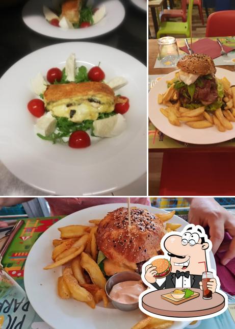 Prova un hamburger a Pic Park Ristorante per Famiglie - Pizza e Brace